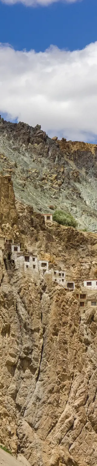 Erfahre das Höhlenkloster Phuktal